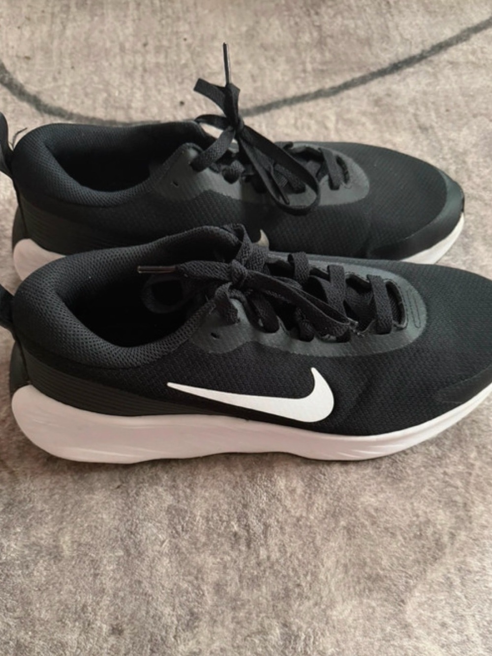 Nike Black and White Running Shoes with Signature Swoosh